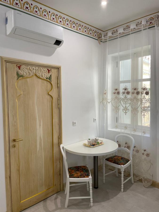 Chambre Orientale Cherazade Maison De L'Eglise Narbonne Exterior photo